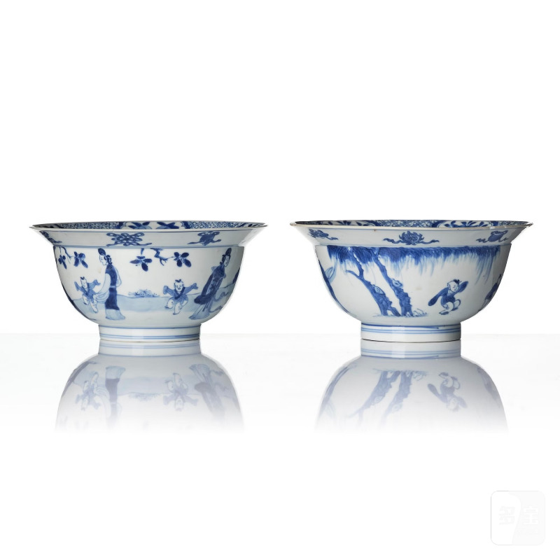 A pair of blue and white 'boys at play' bowls, - 图3